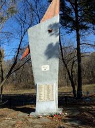 Памятник погибшим землякам, павшим  в годы ВОВ